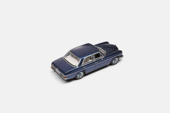 [Preorder] Maxwell Model 1:64 Mercedes-Benz 200 W114 (4 Colours)
