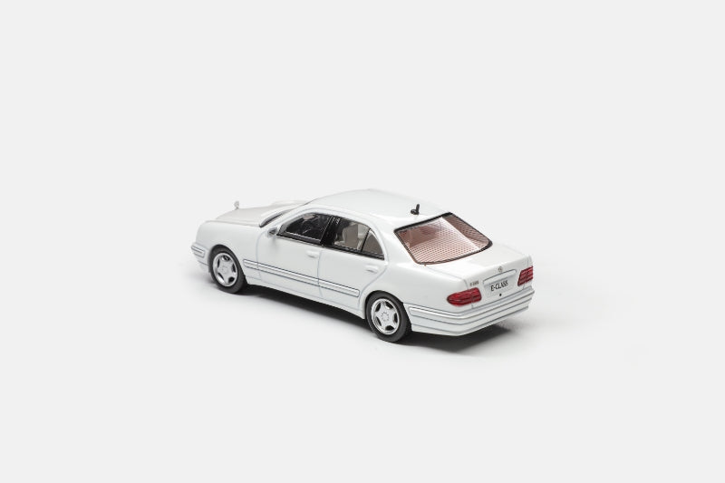 [Preorder] Maxwell Model 1:64 Mercedes-Benz E320 W210 (4 Colours)
