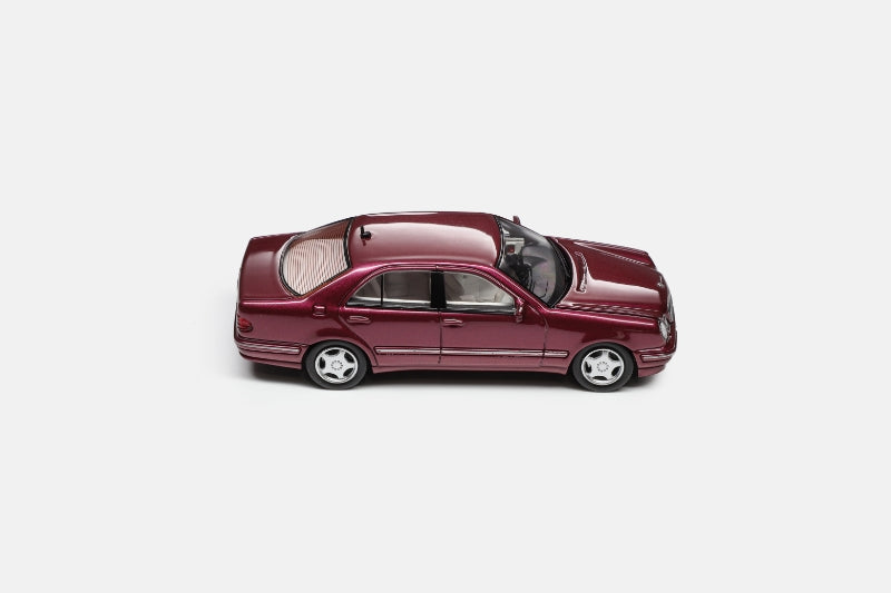 [Preorder] Maxwell Model 1:64 Mercedes-Benz E320 W210 (4 Colours)