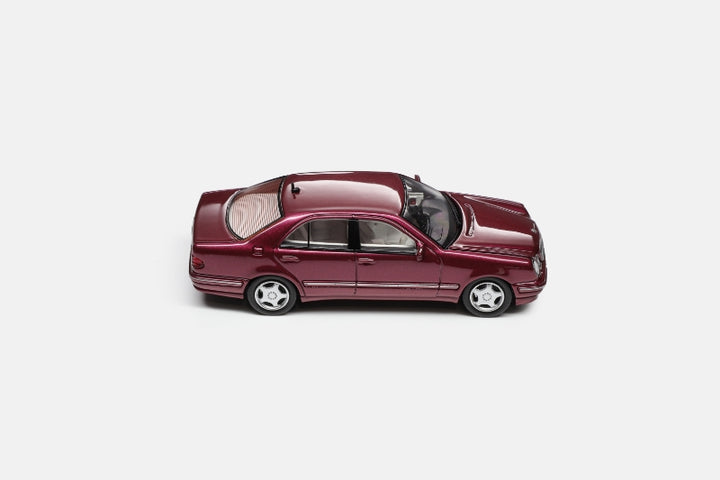 [Preorder] Maxwell Model 1:64 Mercedes-Benz E320 W210 (4 Colours)