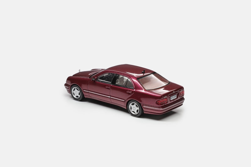 [Preorder] Maxwell Model 1:64 Mercedes-Benz E320 W210 (4 Colours)