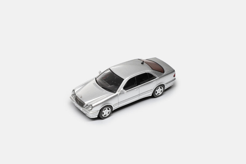 [Preorder] Maxwell Model 1:64 Mercedes-Benz E320 W210 (4 Colours)