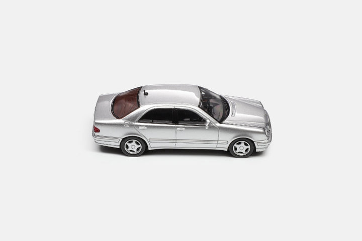 [Preorder] Maxwell Model 1:64 Mercedes-Benz E320 W210 (4 Colours)