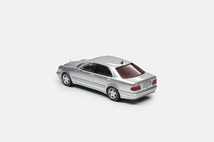 [Preorder] Maxwell Model 1:64 Mercedes-Benz E320 W210 (4 Colours)