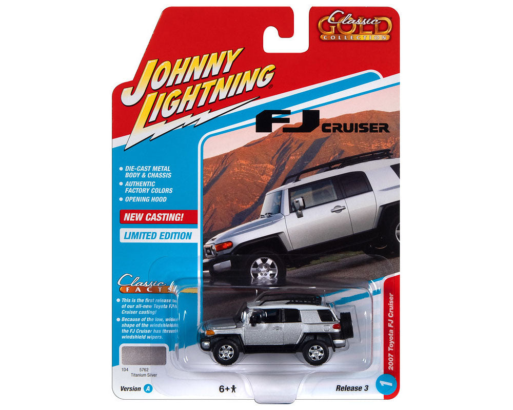 Johnny Lightning 1:64 Classic Gold 2022 Release 3 Version A – 2007 Toyota FJ Cruiser – Silver