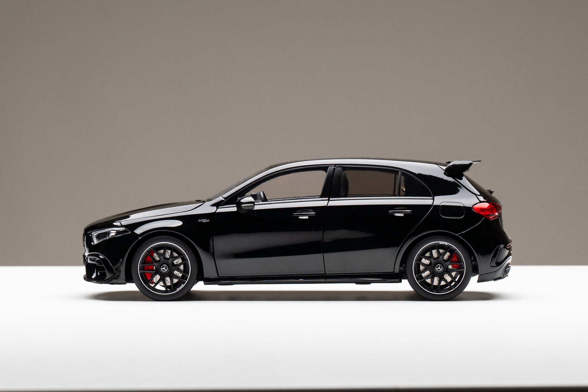 Kiloworks 1:18 Mercedes-Benz AMG A45 S Black LHD KLW000302