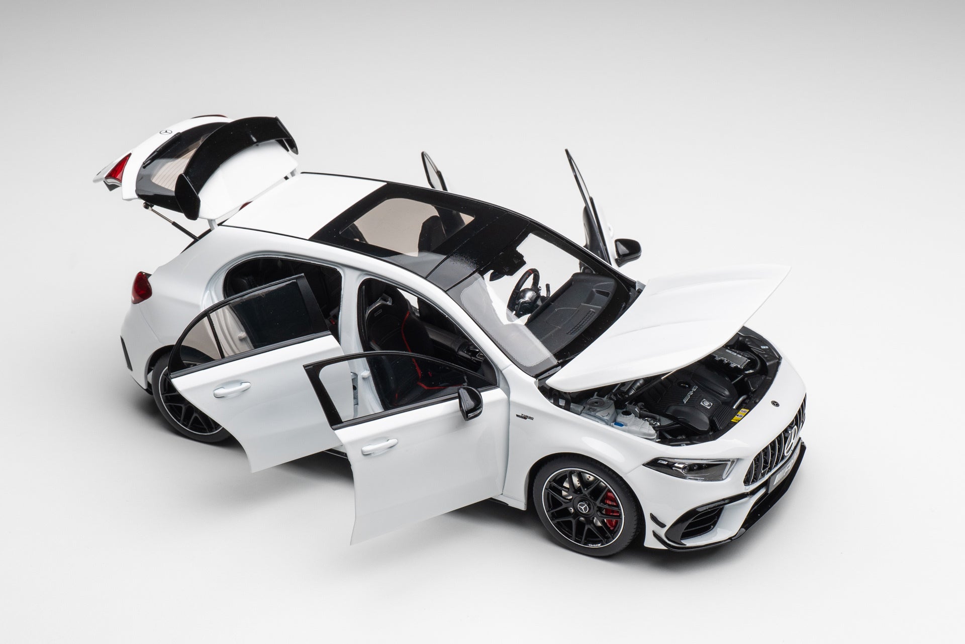Kiloworks 1:18 Mercedes-Benz AMG A45 S White LHD KLW000303