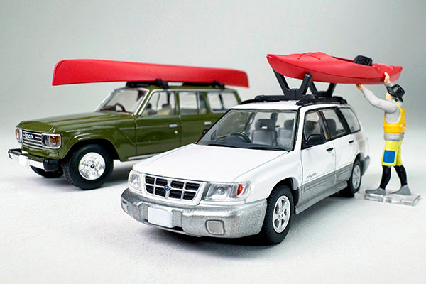 TLVN Tomica Limited Vintage Neo 1:64 SUBARU FORESTER Custom with Kayak, figure LV-N328b