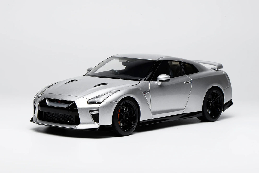 MOTORHELIX 1:18 Nissan GT-R(R35) Track Edition Engineered By NISMO 2020 M83504/M83505