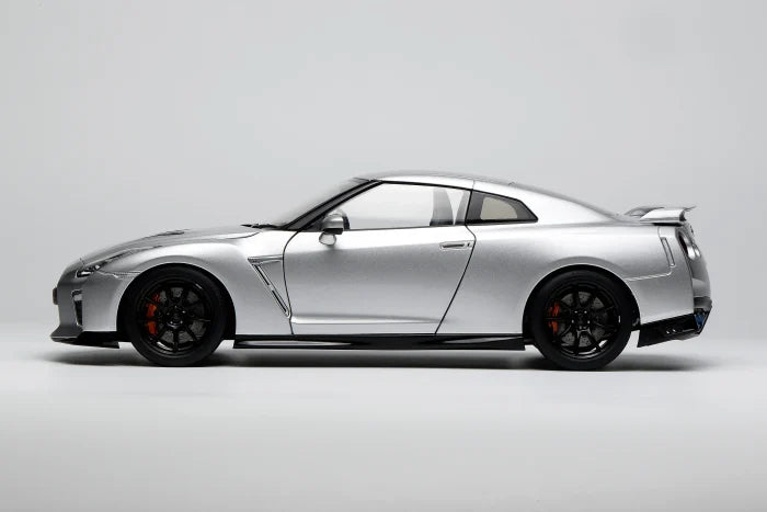 MOTORHELIX 1:18 Nissan GT-R(R35) Track Edition Engineered By NISMO 2020 M83504/M83505