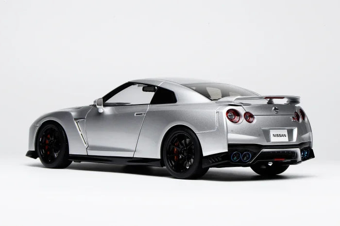 MOTORHELIX 1:18 Nissan GT-R(R35) Track Edition Engineered By NISMO 2020 M83504/M83505