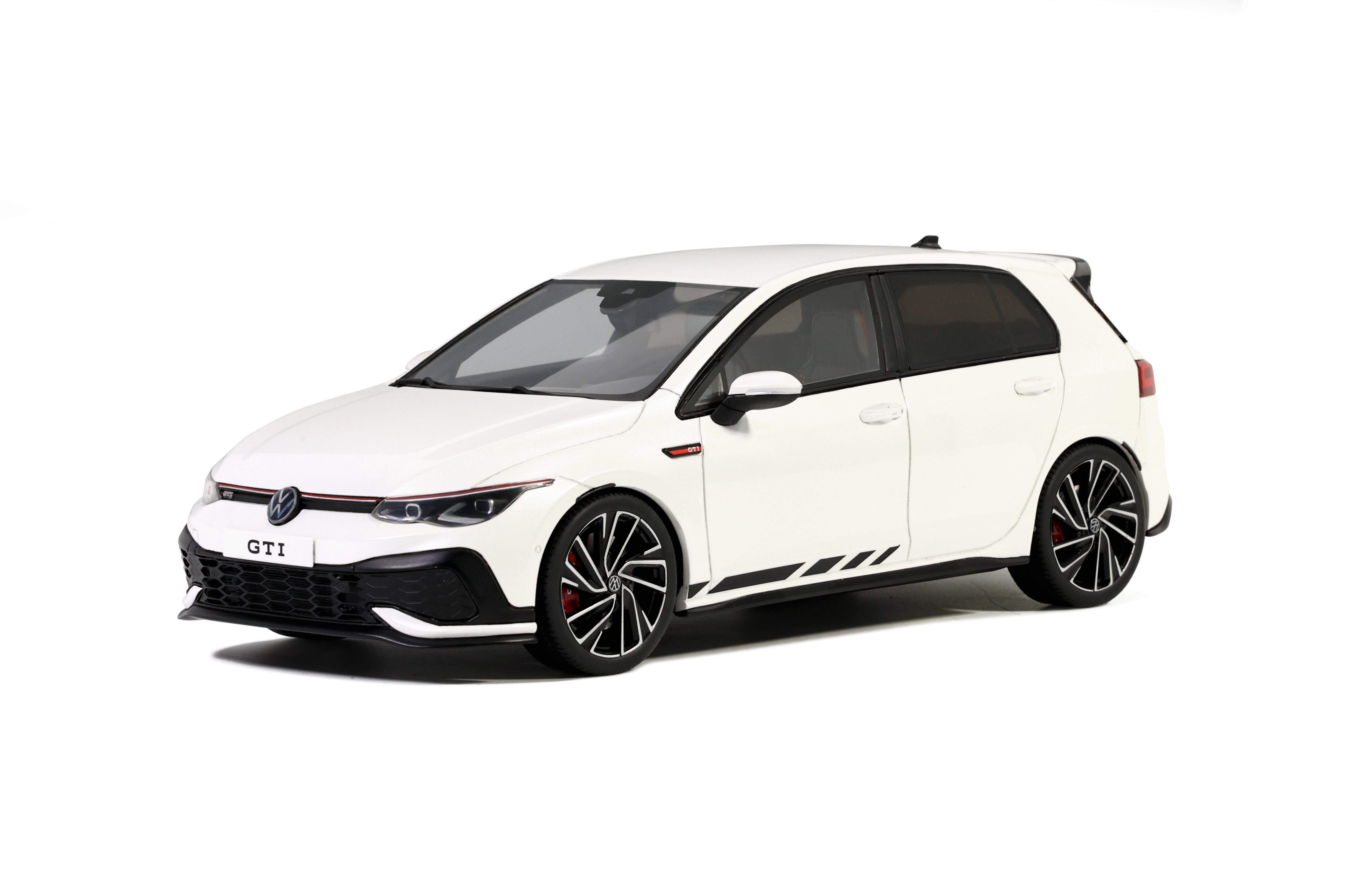 OttO 1:18 Volkswagen Golf VIII GTI Clubsport White 2021 OT986
