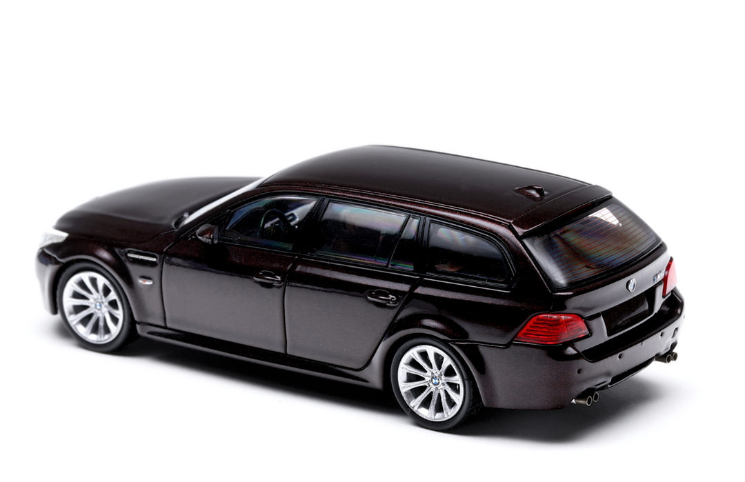 [Preorder] King Model 1:64 BMW M5 Sedan and Wagon (4 Versions)