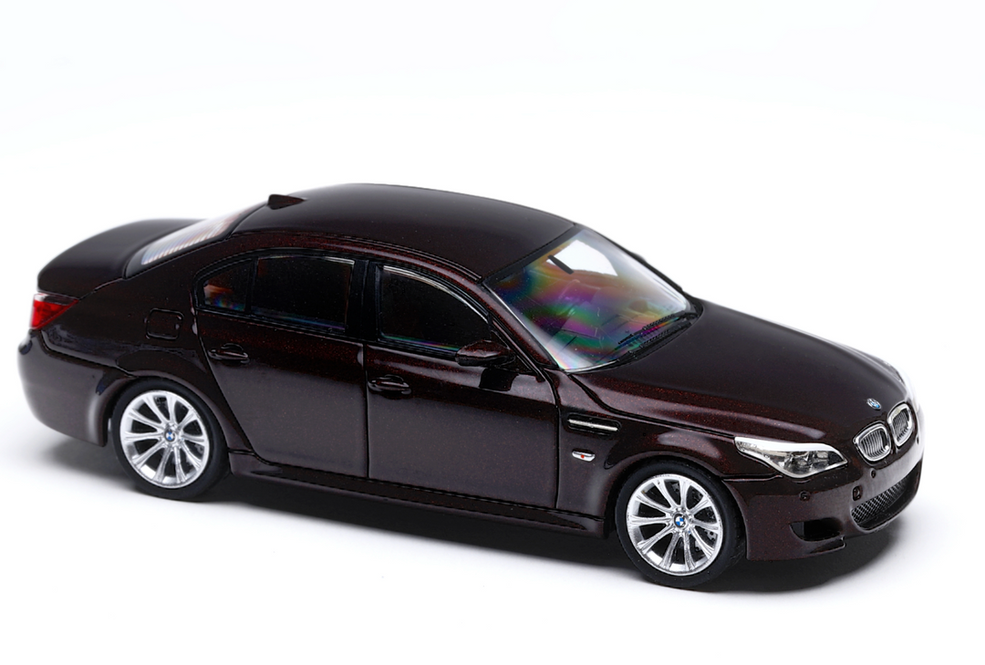 [Preorder] King Model 1:64 BMW M5 Sedan and Wagon (4 Versions)