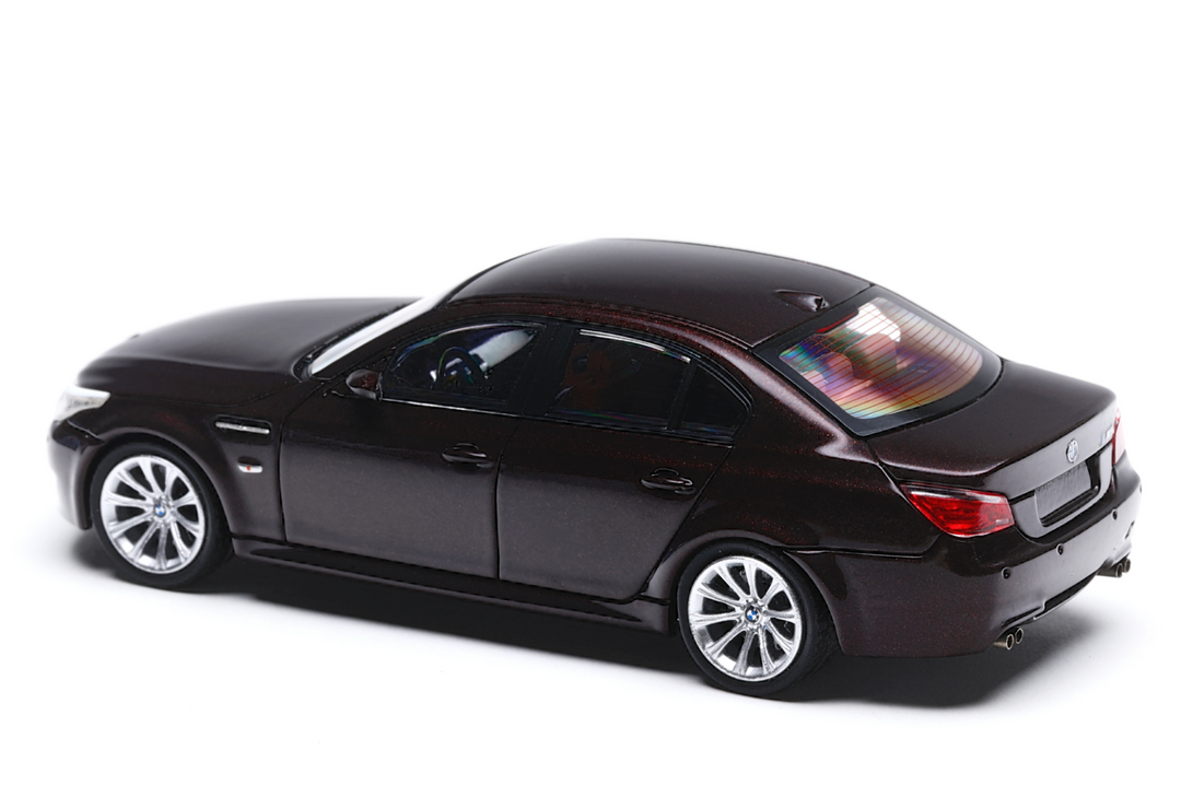 [Preorder] King Model 1:64 BMW M5 Sedan and Wagon (4 Versions)