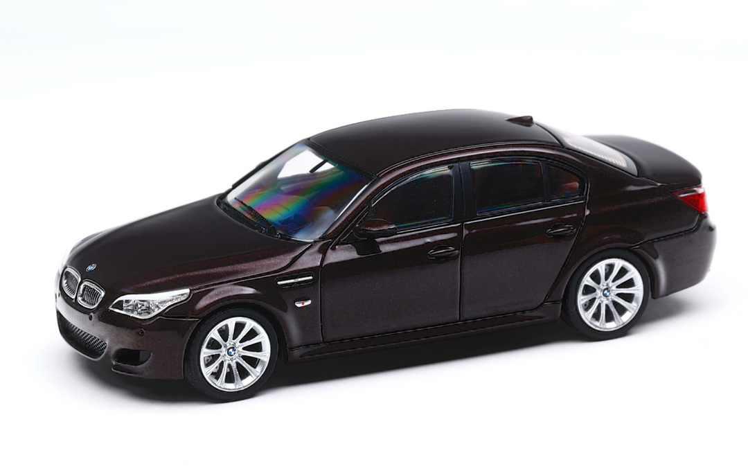 [Preorder] King Model 1:64 BMW M5 Sedan and Wagon (4 Versions)