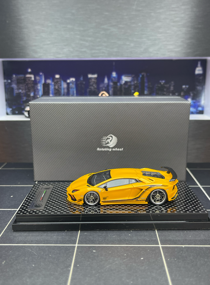 [Preorder] Rotating Wheel 1:64 Rowen Lamborghini Aventador S (4 Colours)