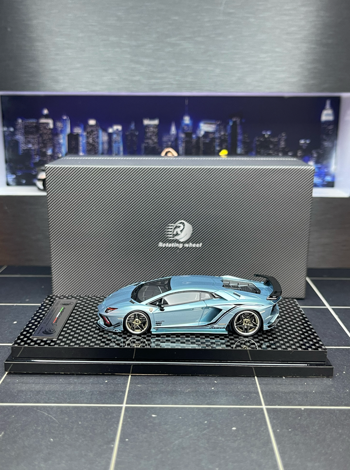 [Preorder] Rotating Wheel 1:64 Rowen Lamborghini Aventador S (4 Colours)