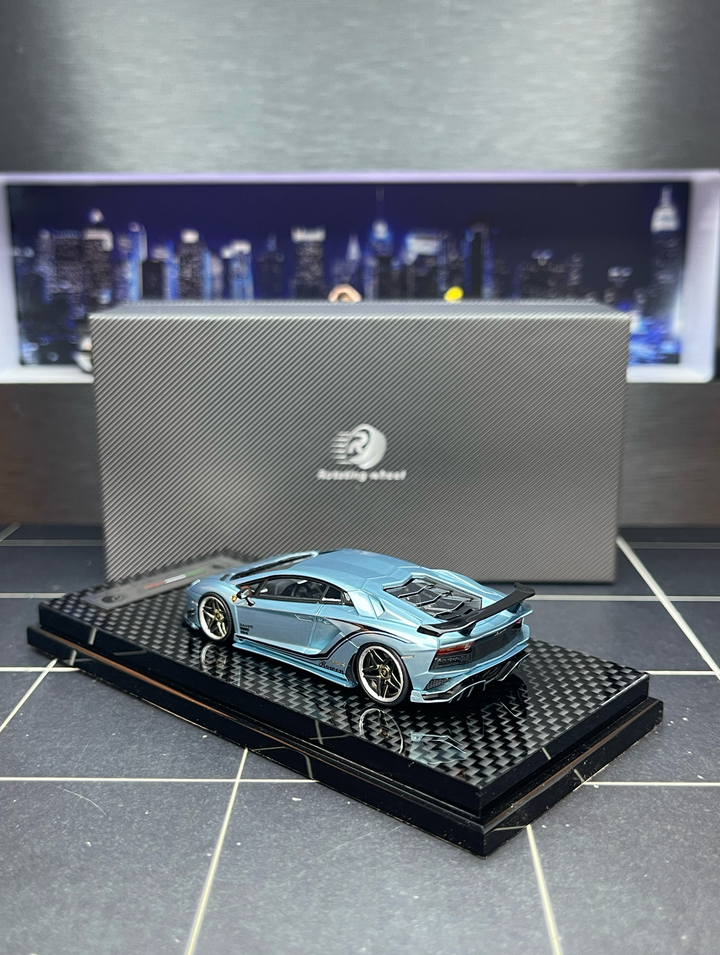 [Preorder] Rotating Wheel 1:64 Rowen Lamborghini Aventador S (4 Colours)
