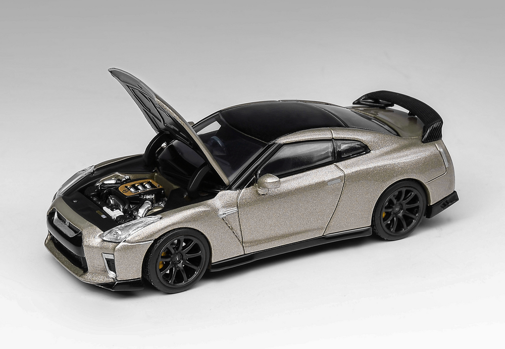 イグニッションモデル 1/64 Nissan GT-R R35 ・ Engine Preorder] MOTORHELIX 1:64 Nissan GT-R (R35) Track Edition
