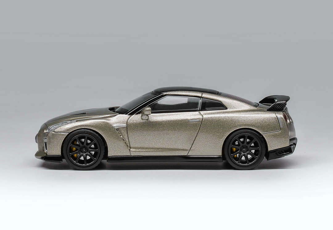 Preorder] MOTORHELIX 1:64 Nissan GT-R (R35) Track Edition