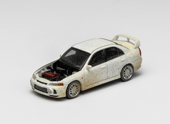 [Preorder] MOTORHELIX 1:64 Mitsubishi Lancer Evolution lV Muddy Version with Rally Light M64015