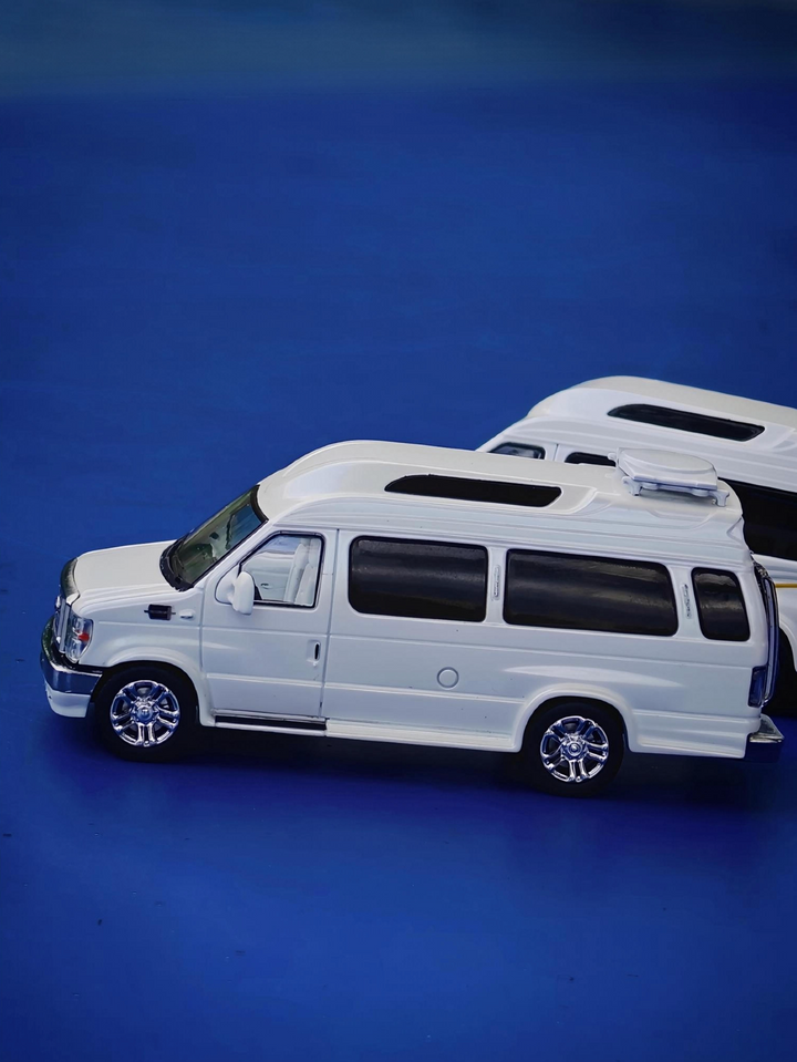 [Preorder] MK Miniatures 1:64 Ford E350 Motorhome Metallic White