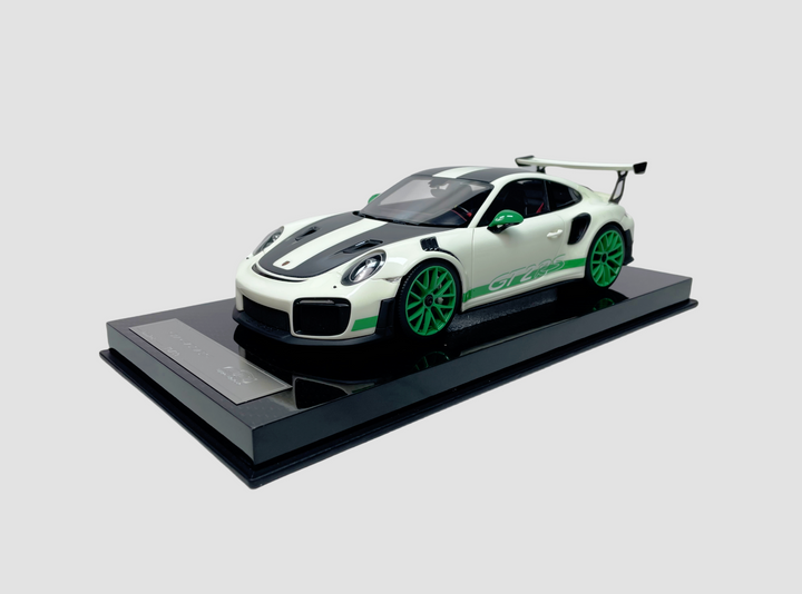 [Preorder] Ultra Unique 1:18 Porsche 911 GT2RS (2 Colours)