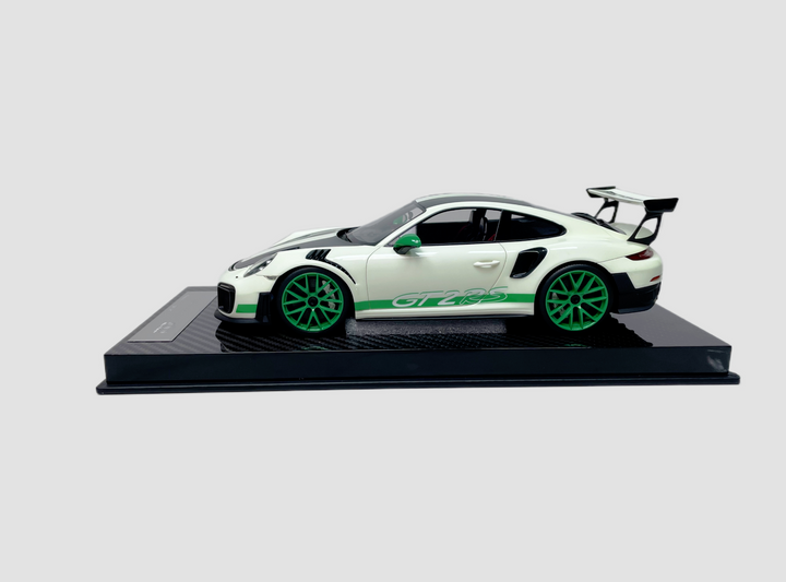[Preorder] Ultra Unique 1:18 Porsche 911 GT2RS (2 Colours)