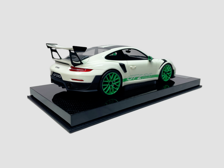 [Preorder] Ultra Unique 1:18 Porsche 911 GT2RS (2 Colours)