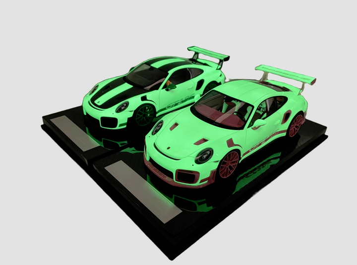 [Preorder] Ultra Unique 1:18 Porsche 911 GT2RS (2 Colours)