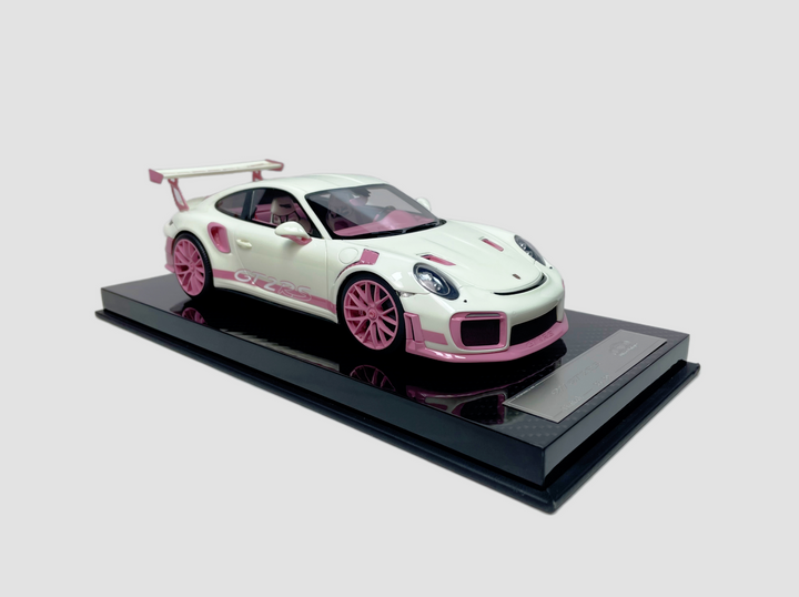[Preorder] Ultra Unique 1:18 Porsche 911 GT2RS (2 Colours)