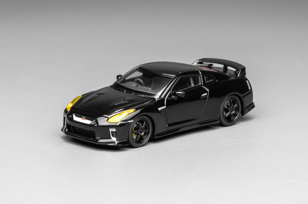 [Preorder] MOTORHELIX 1:64 NISSAN GT-R (R35) Meteor Pearl Black/Carbon Top M63517