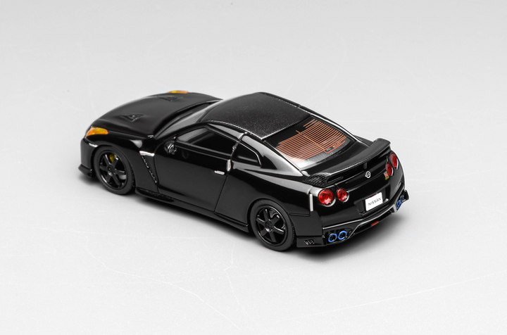 [Preorder] MOTORHELIX 1:64 NISSAN GT-R (R35) Meteor Pearl Black/Carbon Top M63517