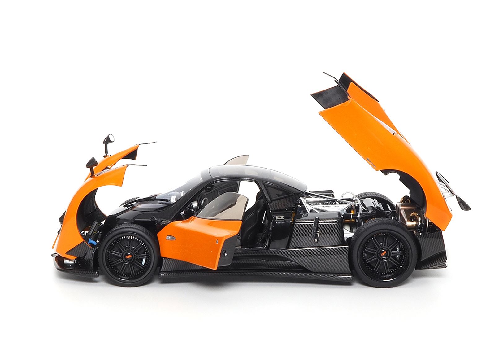BBR 1:18 Pagani Zonda F (2 Colors) 850410021DIE/ 850409021DIE