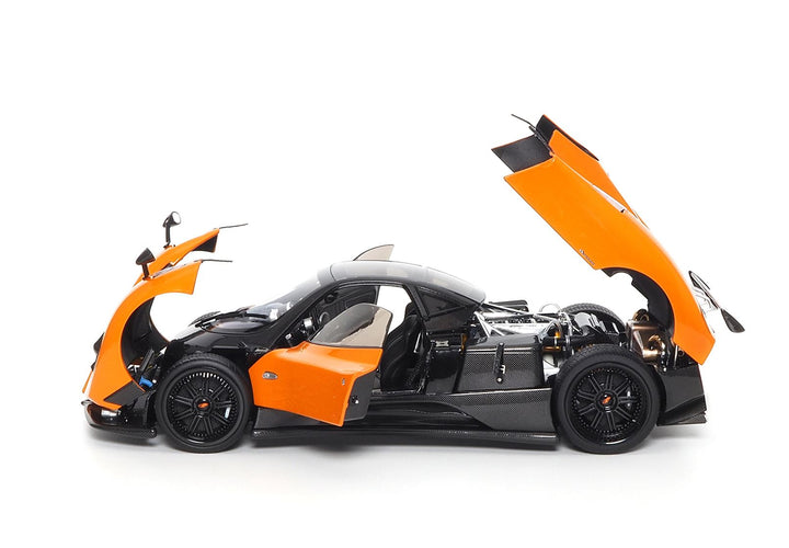 [Preorder] BBR 1:18 Pagani Zonda F (2 Colors) 850410021DIE/ 850409021DIE