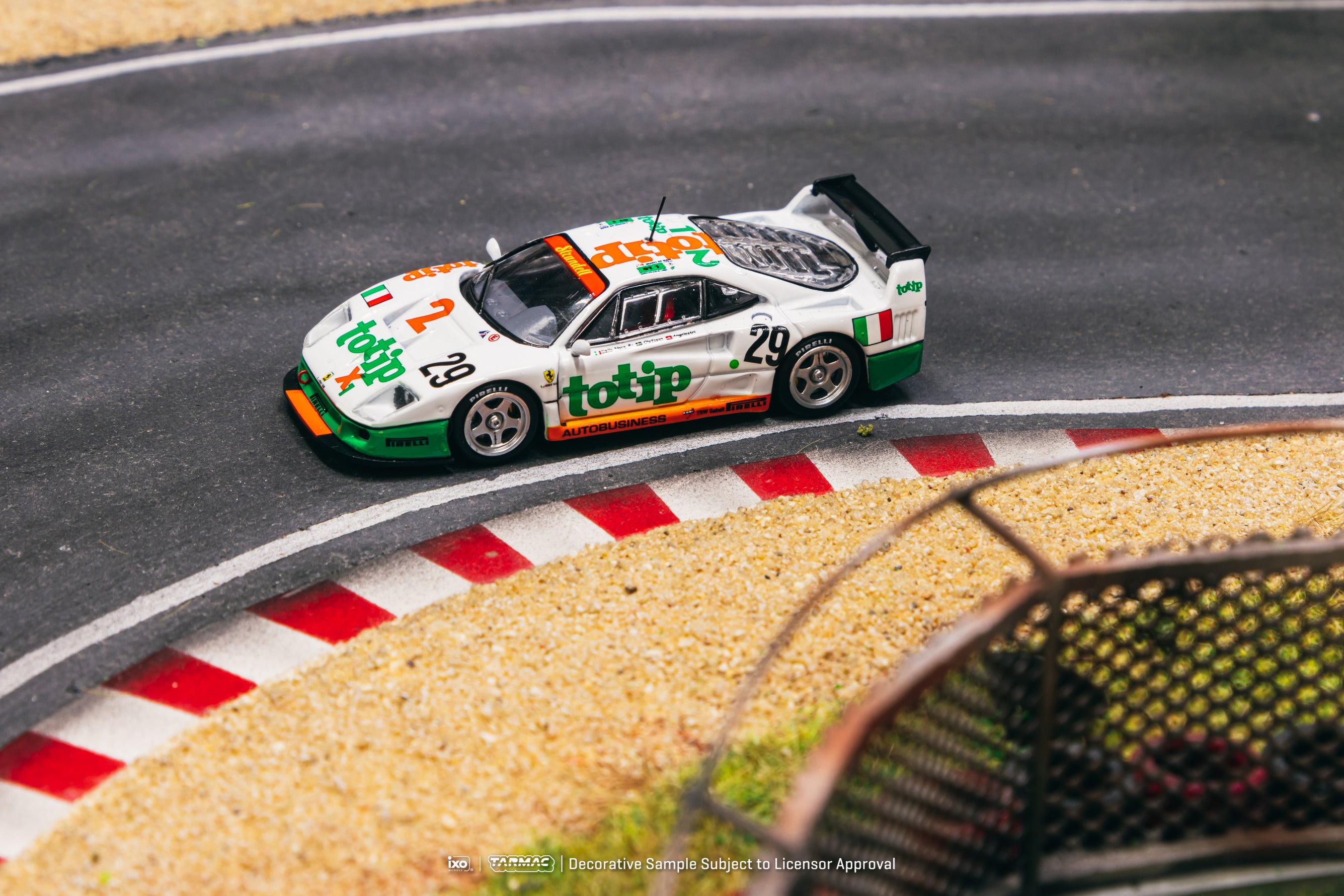 ターマックワークス 1/64 フェラーリ F40 LM  ルマン　1994 Tarmac x イクソ 1/64 フェラーリ F40 LM 