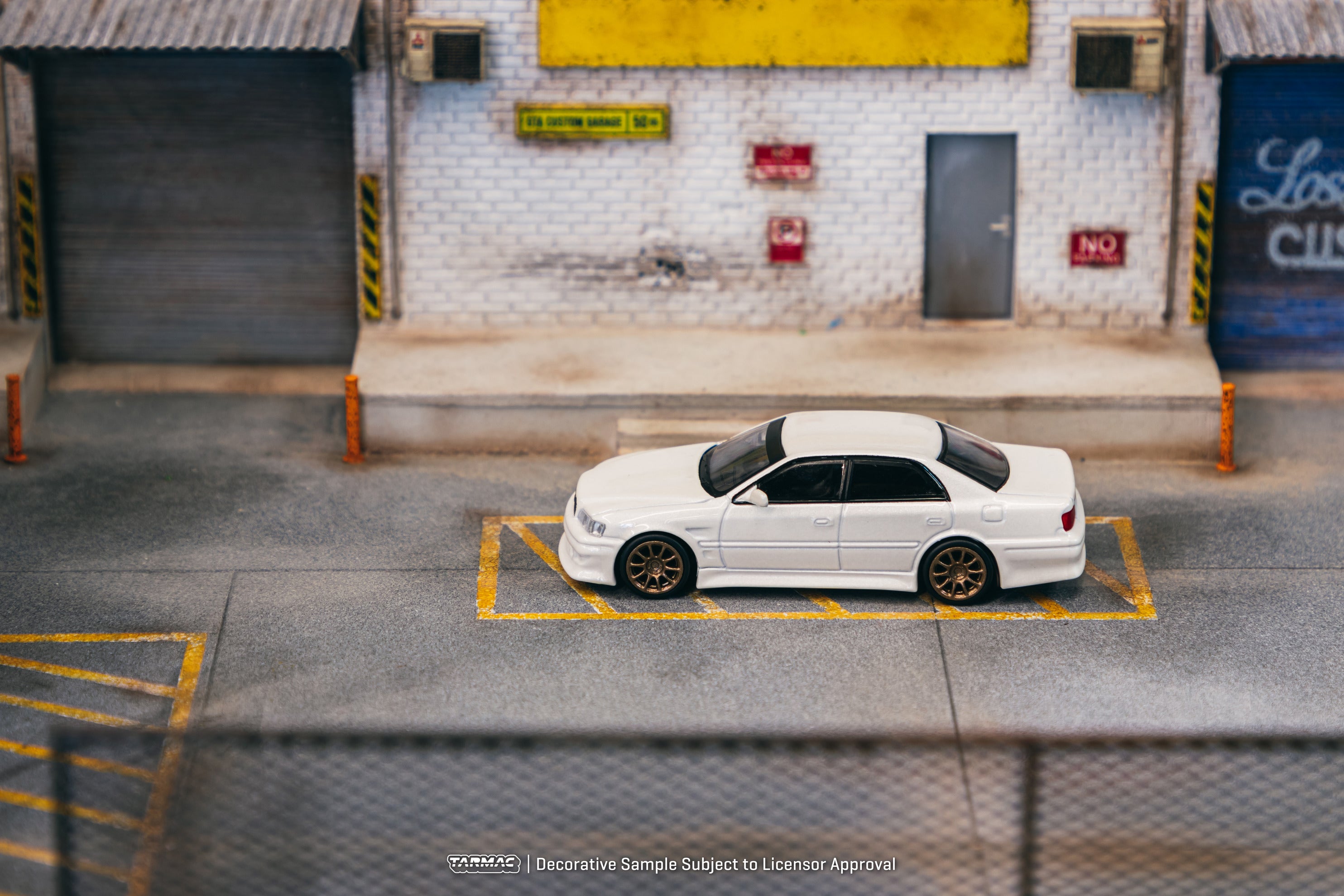 [Preorder] Tarmac Works 1:64 VERTEX Toyota Chaser JZX100 White Metallic