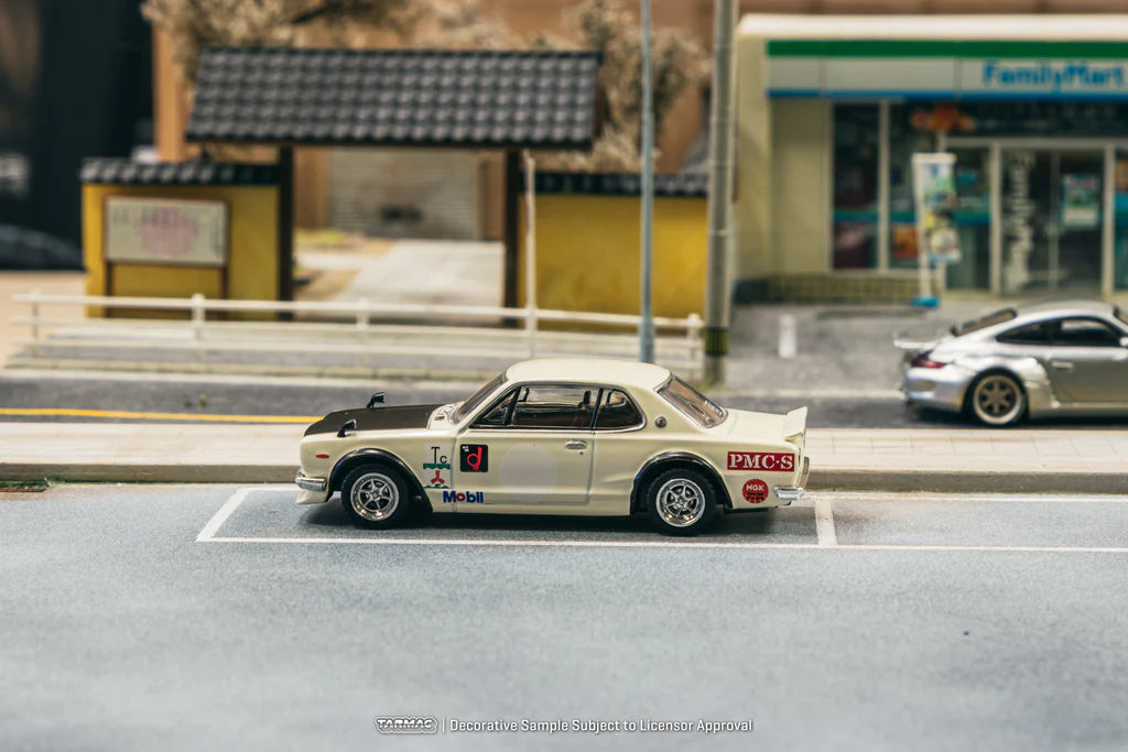 Tarmac Works 1:64 Nissan Skyline 2000 GT-R (KPGC10) White T64G-043-WH2