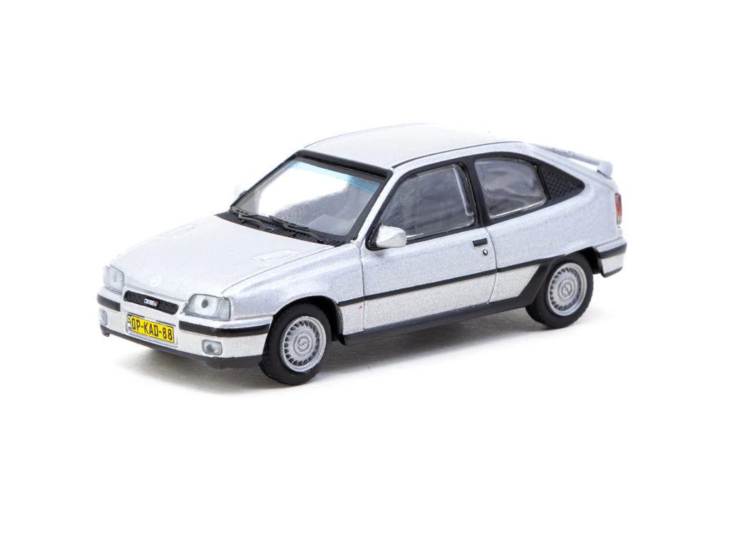 Tarmac Works 1:64 Opel Kadett GSi – Silver – Global64 T64G-065-SL