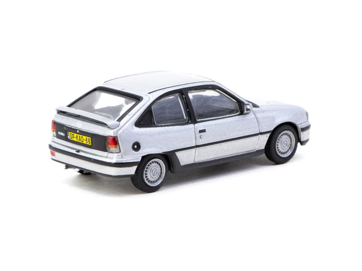 Tarmac Works 1:64 Opel Kadett GSi – Silver – Global64 T64G-065-SL