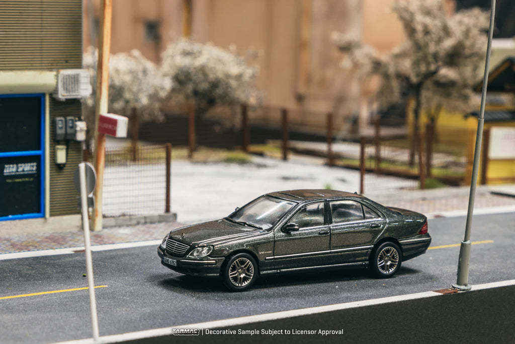 Tarmac Works 1:64 Mercedes-Benz S65 AMG – Grey – Global64