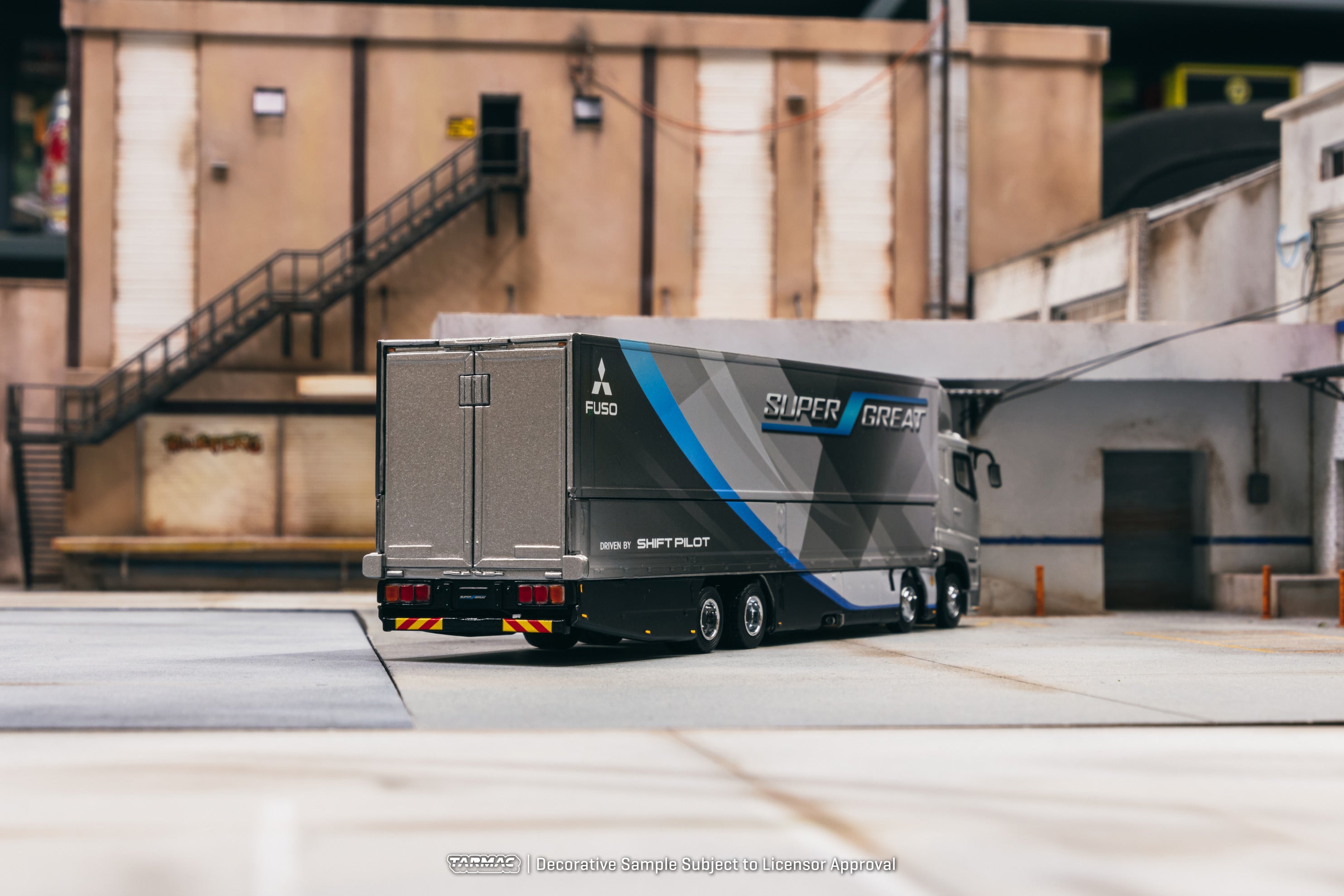 Tarmac Works 1:64 Mitsubishi Fuso Super Great T64T-TL001-FSG