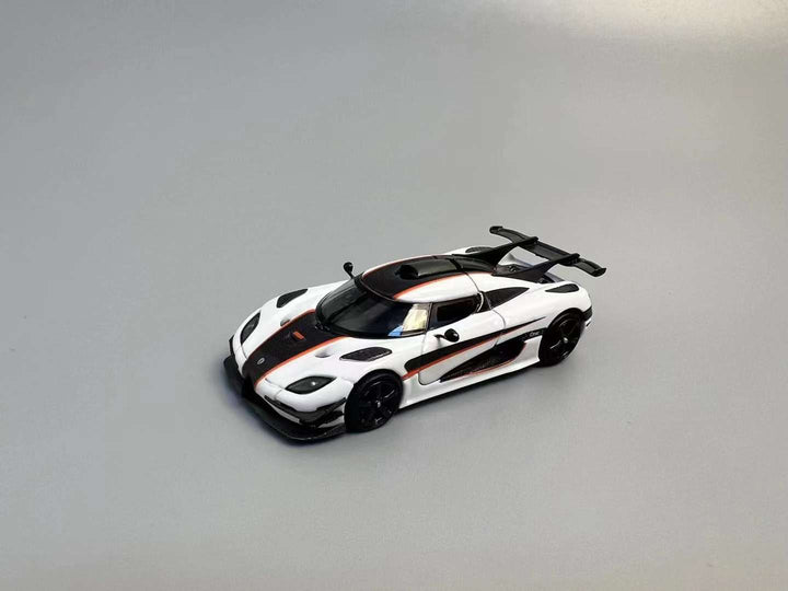 Flame 1:64 Koenigsegg One:1 White (Luminous Blue)