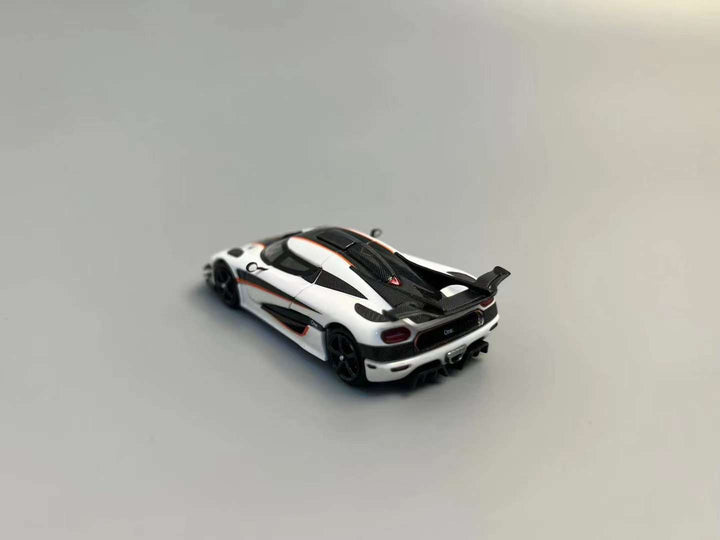 Flame 1:64 Koenigsegg One:1 White (Luminous Blue)