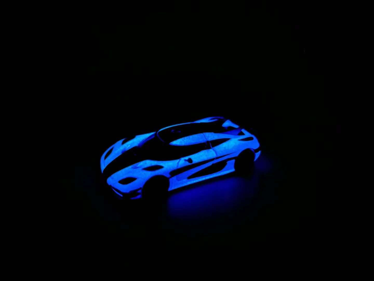 Flame 1:64 Koenigsegg One:1 White (Luminous Blue) – Horizon Diecast