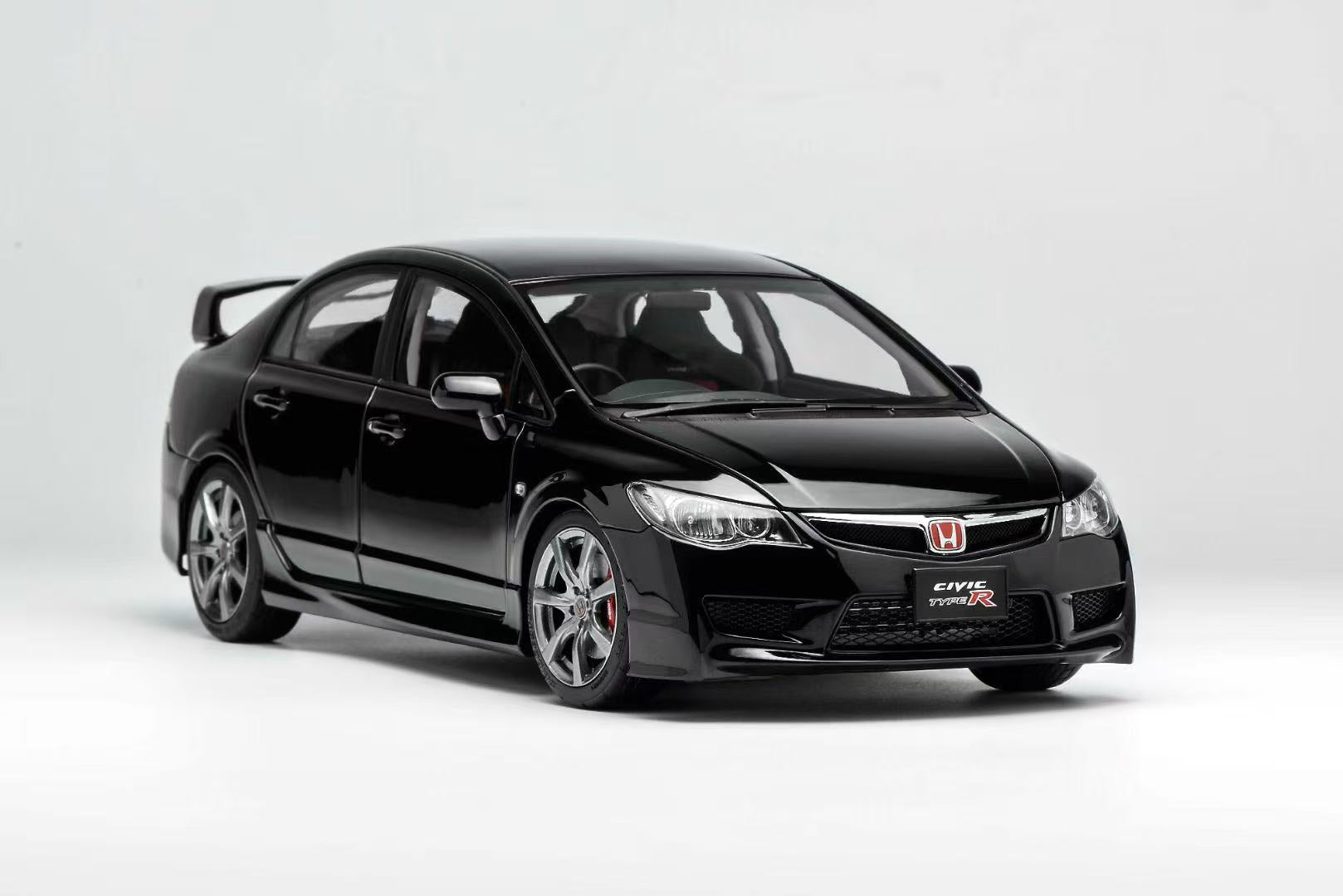 MOTORHELIX 1:18 Honda Civic Type R (FD2) 2007 Facelift