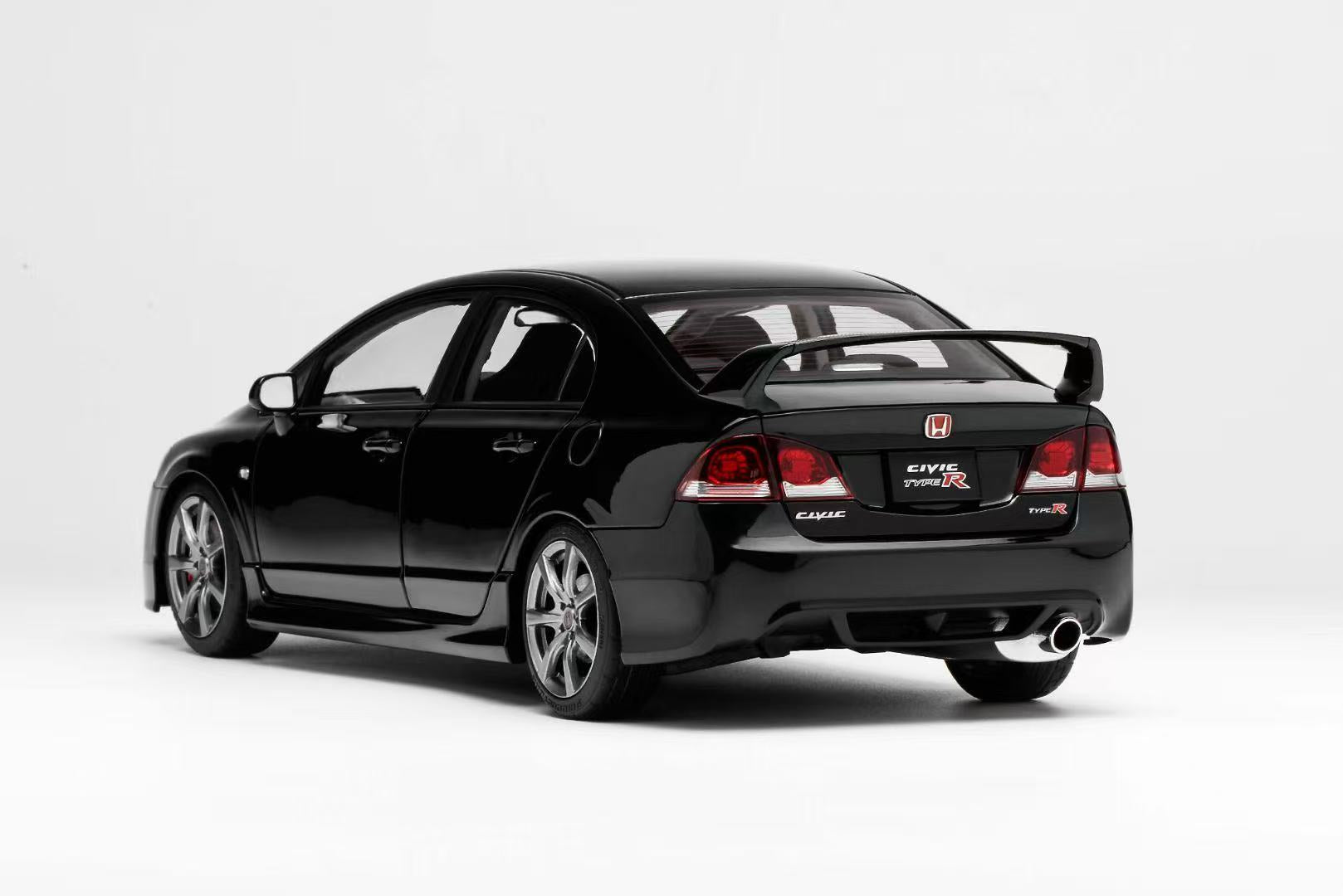 MOTORHELIX 1:18 Honda Civic Type R (FD2) 2007 Facelift M85406