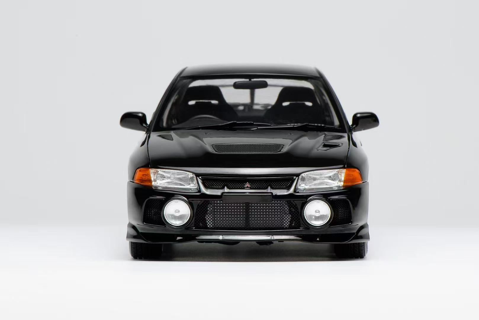 MOTORHELIX 1:18 Mitsubishi Lancer Evolution IV - Pirens Pearl