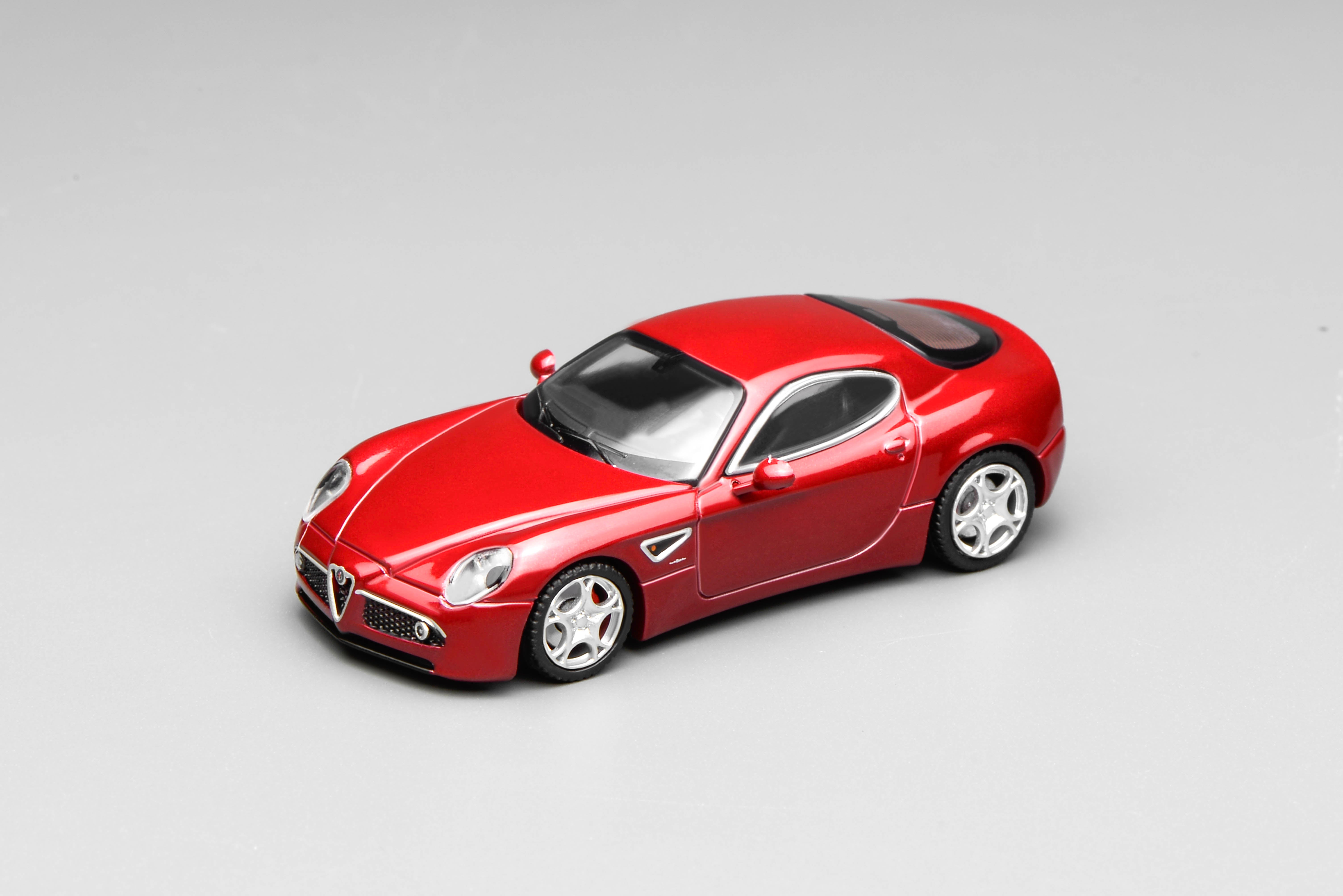MOTORHELIX 1:64 Alfa Romeo 8C Competizione 2008 M69055 /M69051 (2